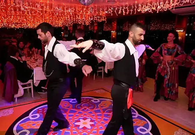 Bosphorus Cruise Tour With Dinner And Turkish Shows