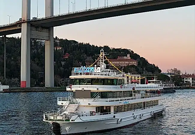 Bosphorus Cruise W Late Lunch