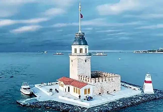 Maiden´S Tower Entrance With Audio Guide