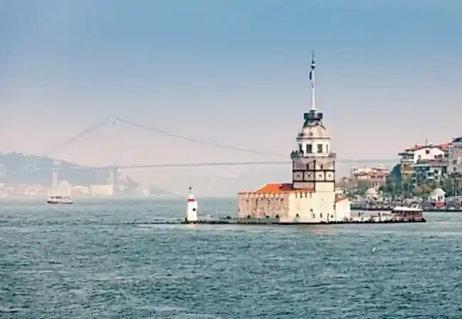 Maiden´S Tower Entrance With Audio Guide