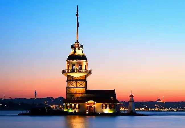 Maiden´S Tower Entrance With Audio Guide